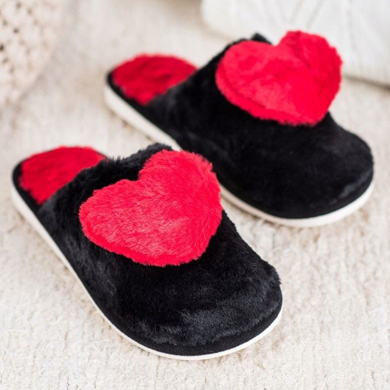 Bona Zapatillas con un corazón negro rojo 1