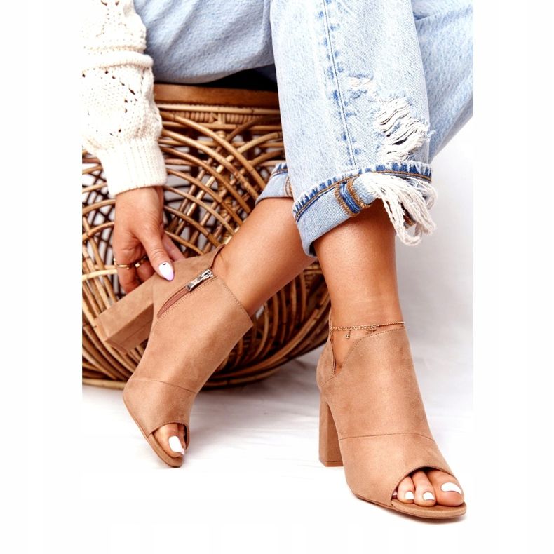 Botas de gamuza de primavera en un poste Vinceza 21-17095 Beige 2 Botas de gamuza de primavera en un poste Vinceza 21-17095 Beige 2