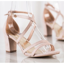 Goodin Sandalias en una barra beige 2
