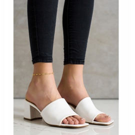 SHELOVET Zapatillas blancas clásicas en un bar blanco 5