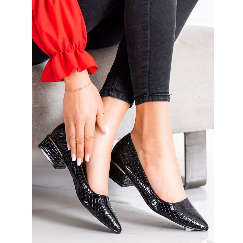 Goodin Salones negros con estampado de serpiente 1