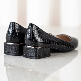 Goodin Salones negros con estampado de serpiente 2