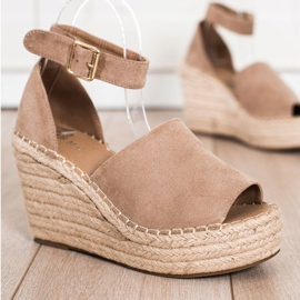 SHELOVET Sandalias con cuña en beige 3