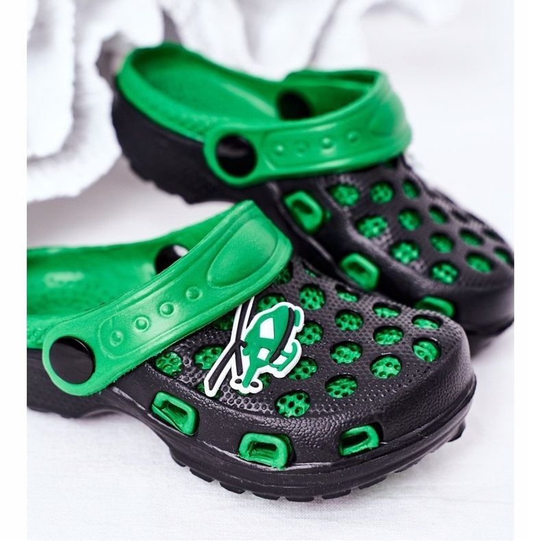 Pantuflas Niños Espuma Kroks Negro y Verde Júpiter 1