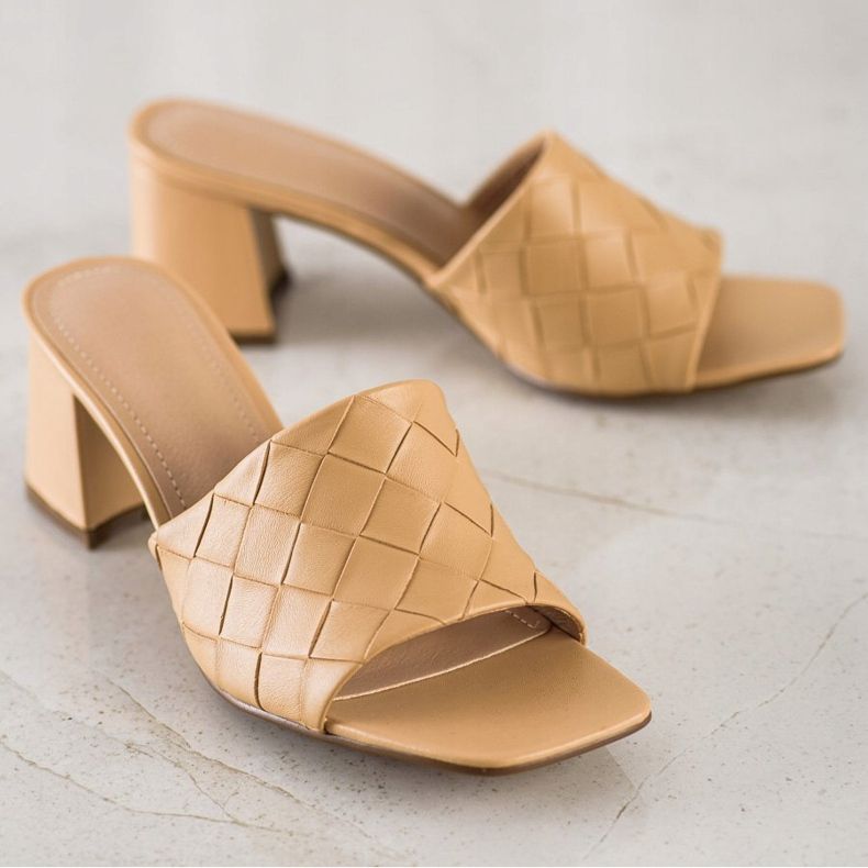 SHELOVET Chanclas beige acolchadas 1