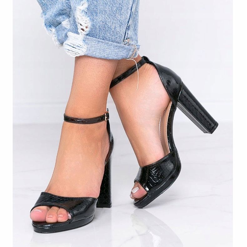 Sandalias negras en poste con estampado Millo de piel de serpiente negro 2