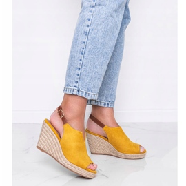 Sandalias con cuña mostaza de Lindy amarillo 1