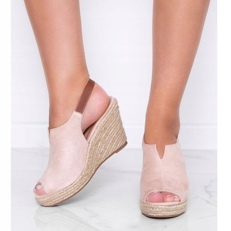 Sandalias con cuña en beige de Lindy 1