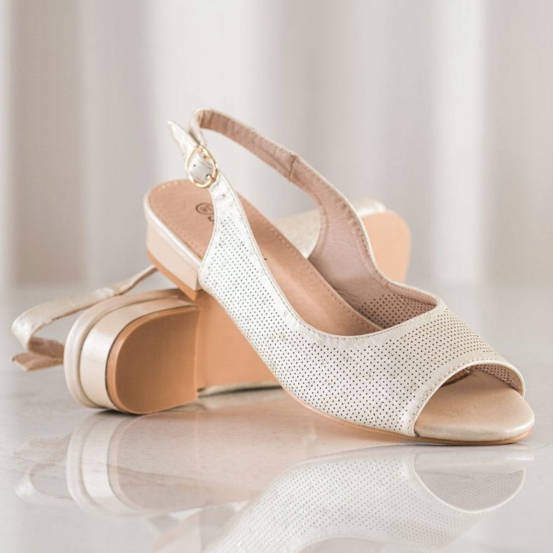 Sabatina Sandalias caladas en tacones bajos beige 1