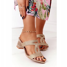 PG1 Sandalias Doradas Lacadas En Tacón Carmen dorado 2