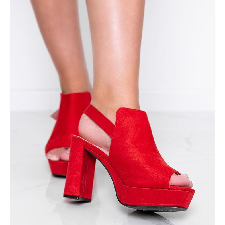 Sandalias rojas en el puesto de Lordly rojo 1
