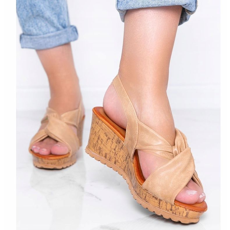 Sandalias cuña beige Buenos Aires 1