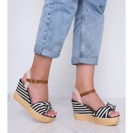 Sandalias de cuña en blanco y negro con lazo Holiday Vibes 2 Sandalias de cuña en blanco y negro con lazo Holiday Vibes 2