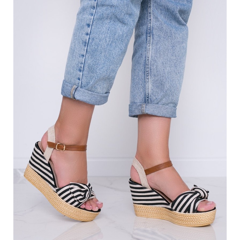 Sandalias de cuña en blanco y negro con lazo Holiday Vibes 2 Sandalias de cuña en blanco y negro con lazo Holiday Vibes 2