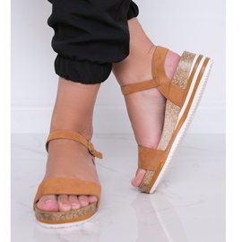 Sandalias camel con cuña baja Leah marrón 2 Sandalias camel con cuña baja Leah marrón 2