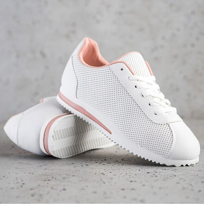 SHELOVET Zapatillas con estilo calado blanco 1
