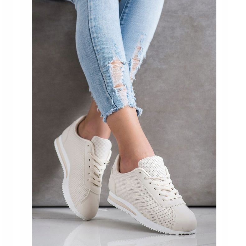 SHELOVET Zapatillas con estilo calado beige 2 SHELOVET Zapatillas con estilo calado beige 2