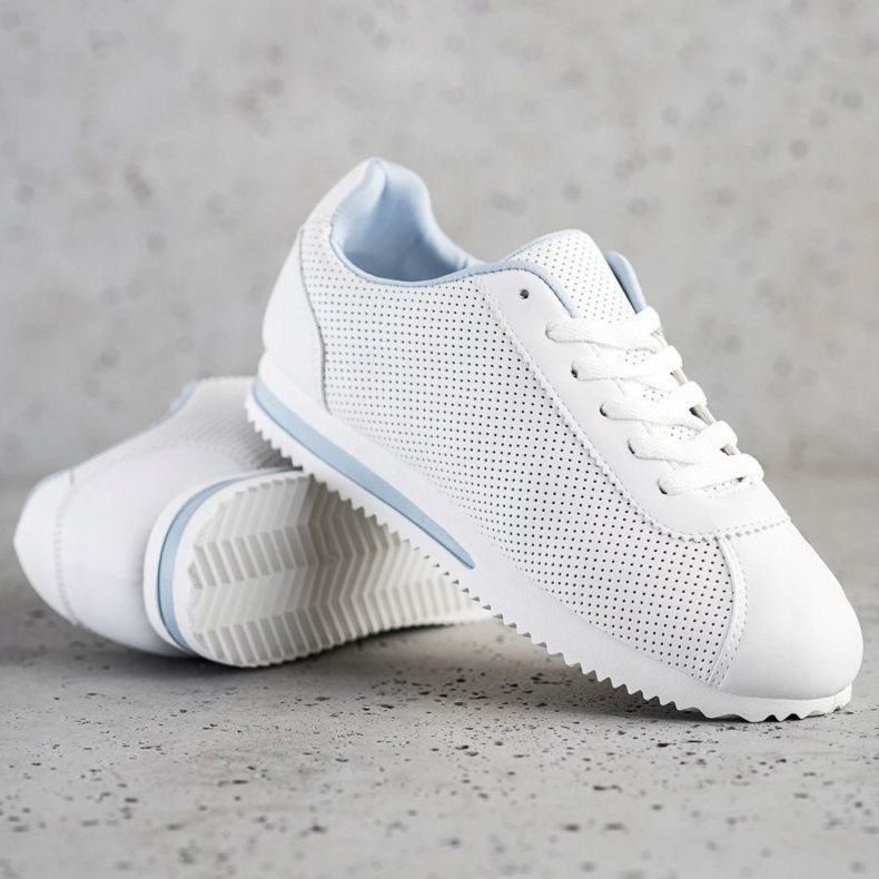 SHELOVET Zapatillas con estilo calado blanco 1