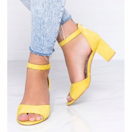 Sandalias amarillas en el poste Mare Mare amarillo 1 Sandalias amarillas en el poste Mare Mare amarillo 1