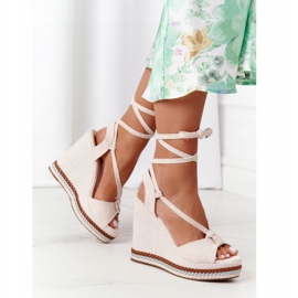 Sandalias de cuña atadas en un Hawaii beige 2