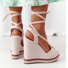 Sandalias de cuña atadas en un Hawaii beige 4