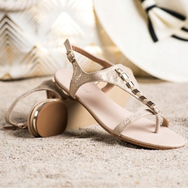Sandalias Con Adornos Dorados VINCEZA 2