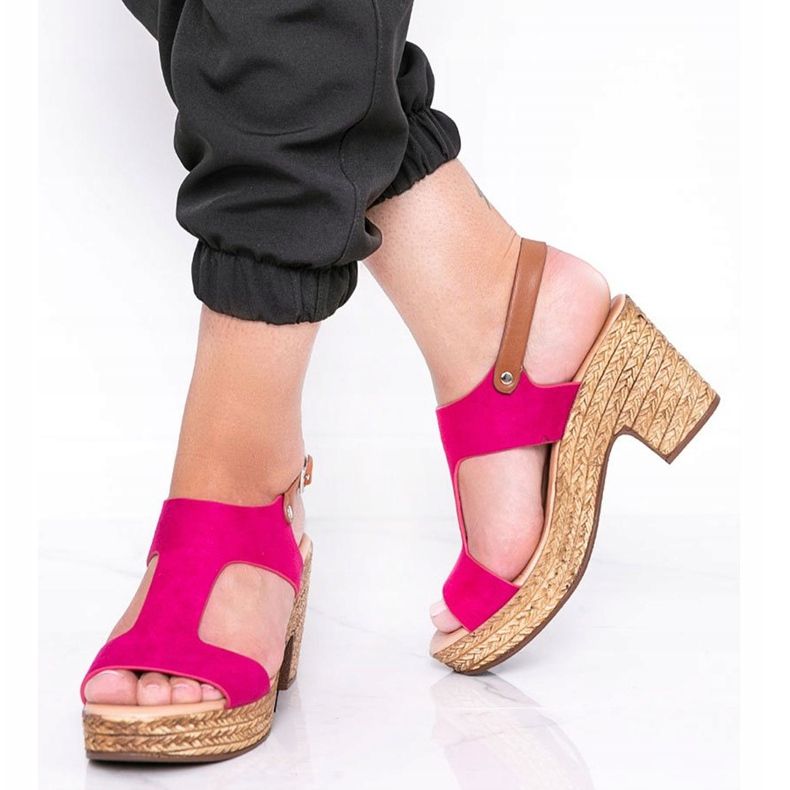Sandalias rosas en un post de Lovely Thing 1