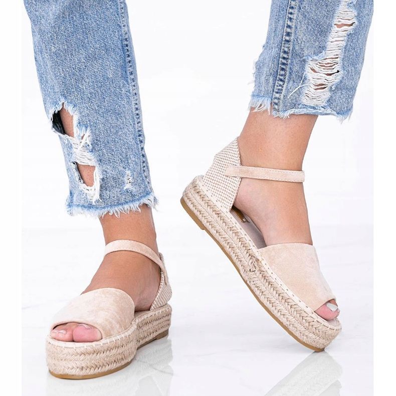 Sandalias beige en la plataforma Pearl River 1