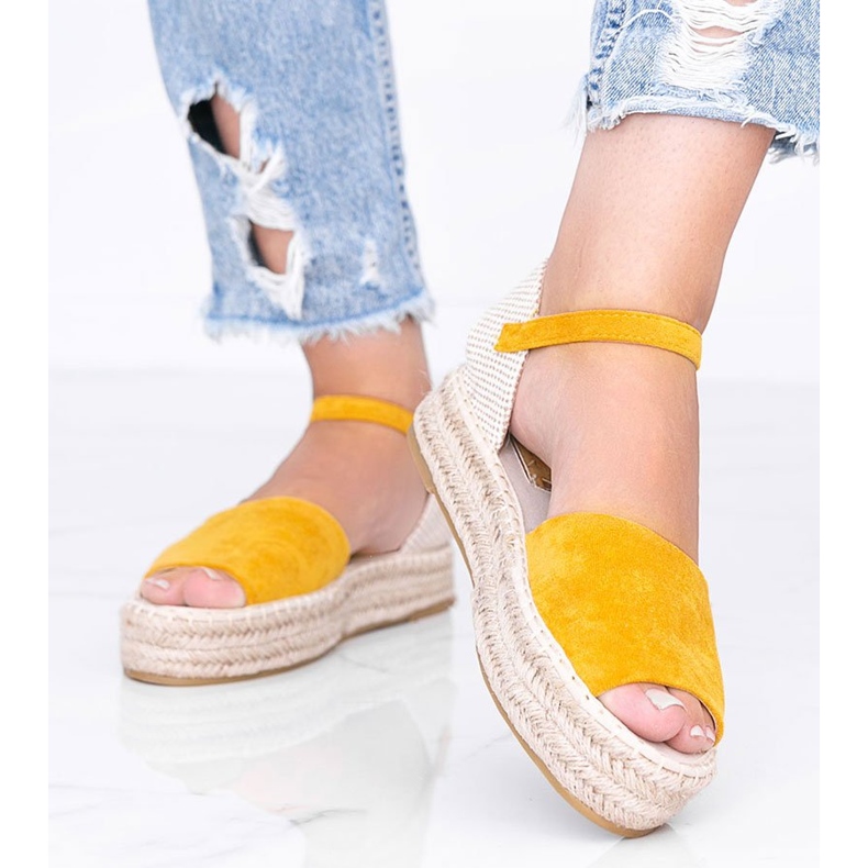 Sandalias mostaza en la plataforma Pearl River amarillo 1