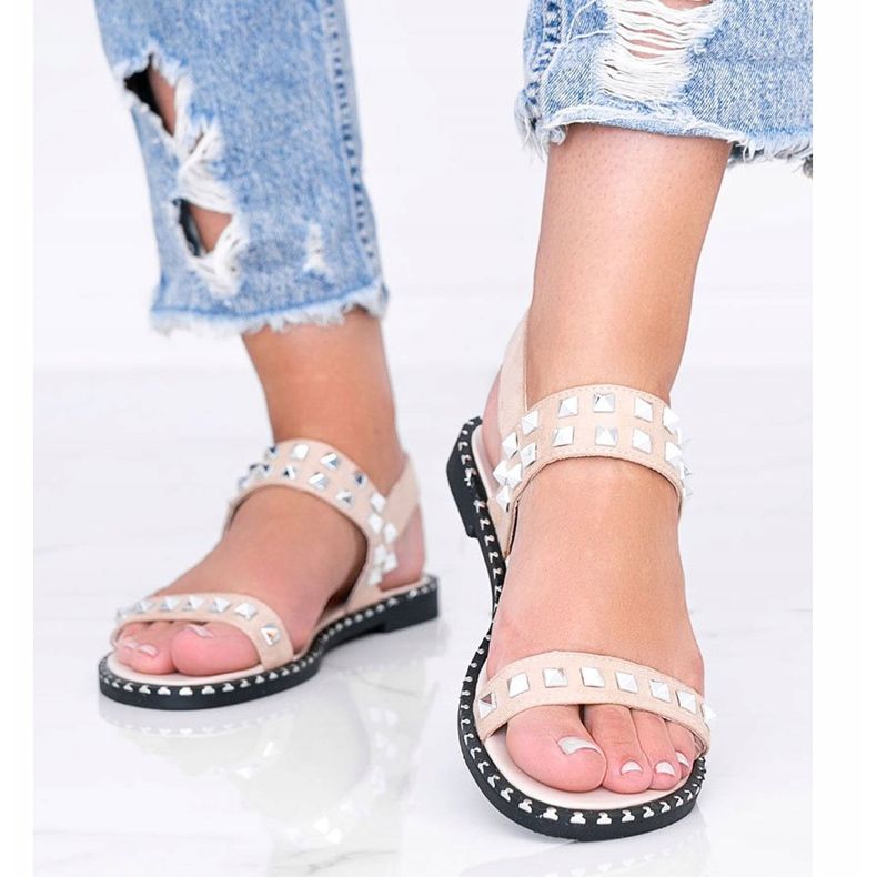 Sandalias beige con tachuelas Thelma 1