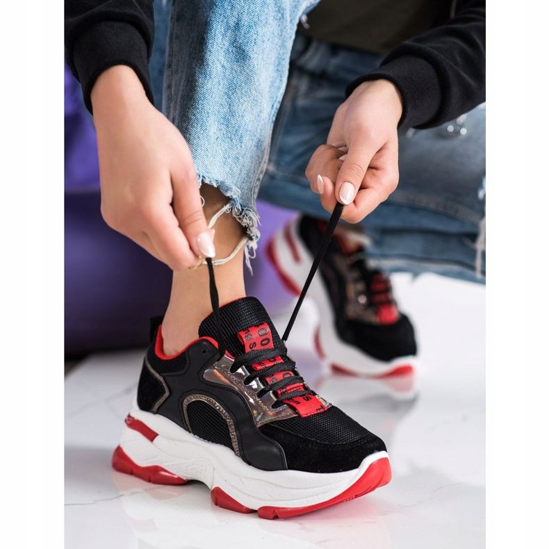 Zapatillas en la plataforma FASHION negro rojo 2