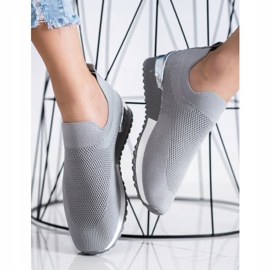 Renda Zapatillas grises caladas 2