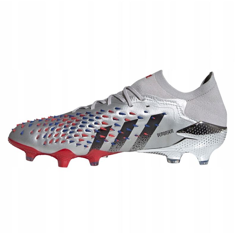 Botas de fútbol adidas Predator Freak.1 Low Fg M FY1051 gris plata 1