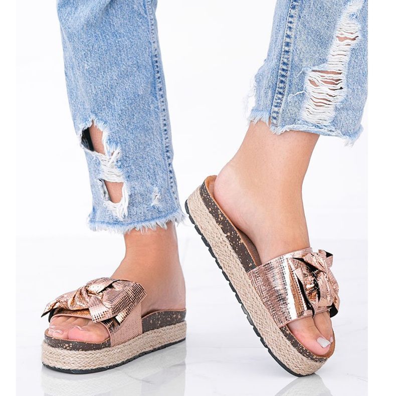 Pantuflas de mujer en oro rosa con lazo Columbia dorado 1 Pantuflas de mujer en oro rosa con lazo Columbia dorado 1