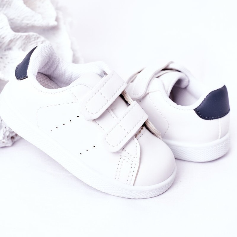 Deportivas infantiles California blancas y azul marino con velcro blanco 1