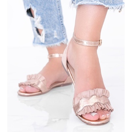 Sandalias beige con volante Bora 1