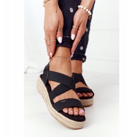 Sandalias negras en una cuña con un puño Big Star HH274411 negro 3