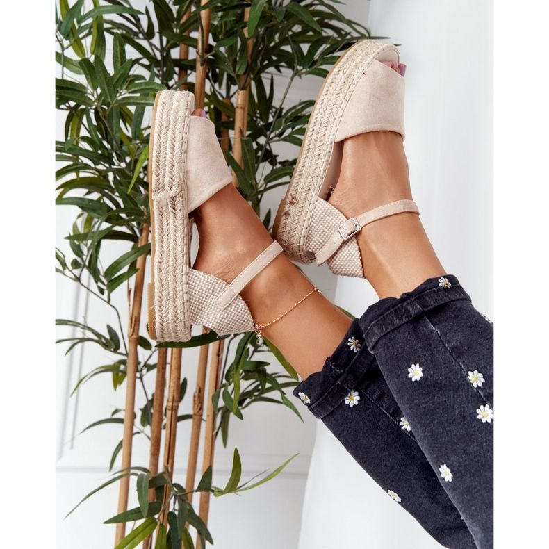 Sandalias Megara beige en la plataforma trenzada 1