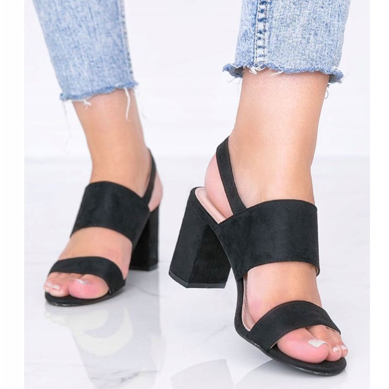 Sandalias negras en la publicación de Lil Sweetie negro 1