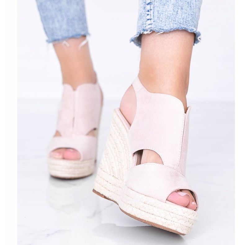 Sandalias con cuña beige de Holiday Time 1