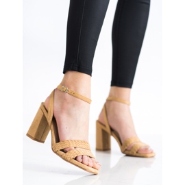 Kylie Sandalias de gamuza en una barra beige 3