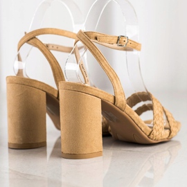 Kylie Sandalias de gamuza en una barra beige 4