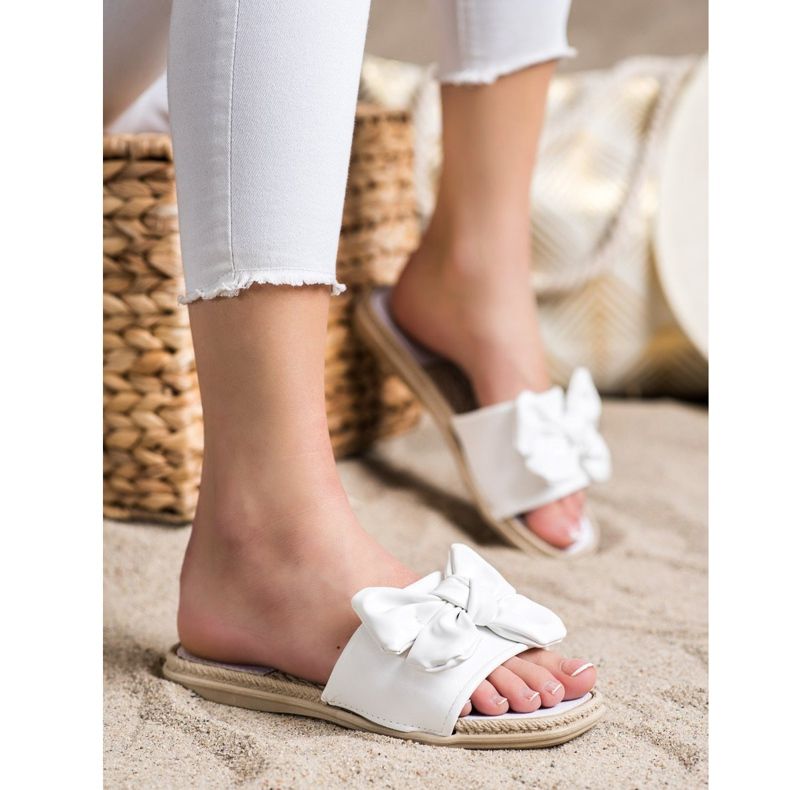 Small Swan Pantuflas Eco Piel Con Lazo blanco 1 Small Swan Pantuflas Eco Piel Con Lazo blanco 1