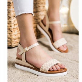 SHELOVET Sandalias cómodas de cuña baja beige 1
