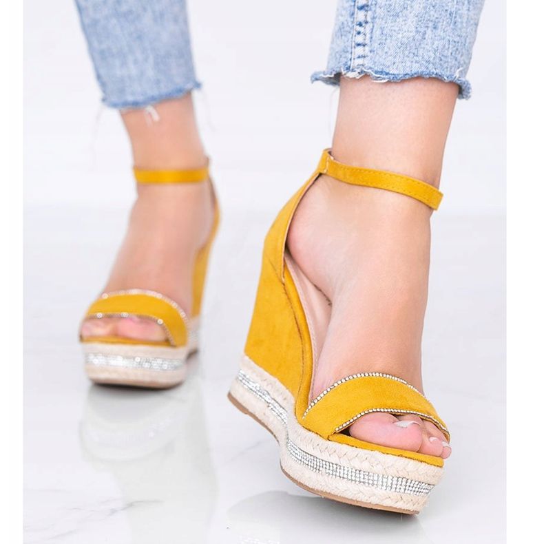 Sandalias de cuña mostaza con circonita Sun Sparrow amarillo 1