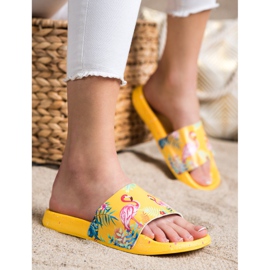 Bona Chanclas de moda con un flamenco amarillo 1