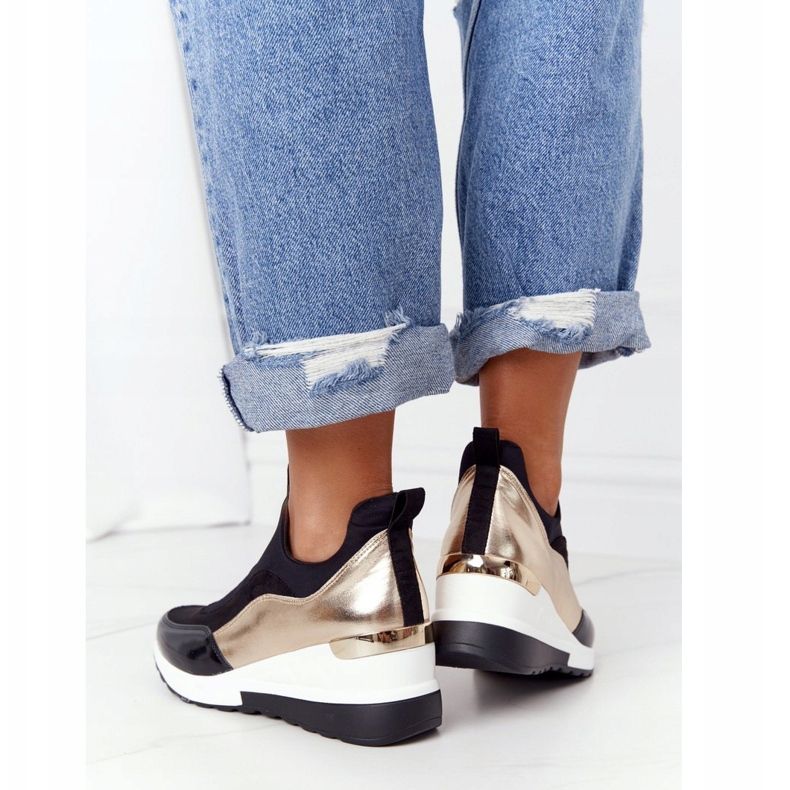 PE1 Zapatillas con cuña City Beat en negro y dorado 2