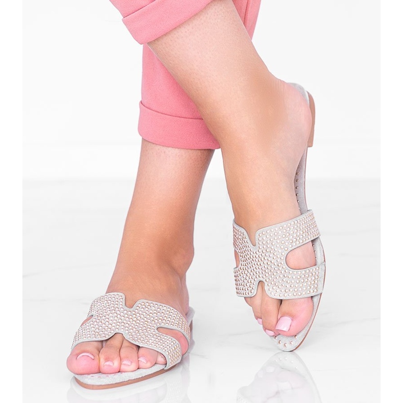 Zapatillas grises decoradas con tachuelas Tough 1