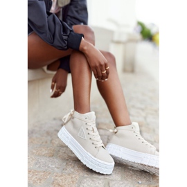 Zapatillas altas para mujer en una plataforma Manhattan beige 2 Zapatillas altas para mujer en una plataforma Manhattan beige 2