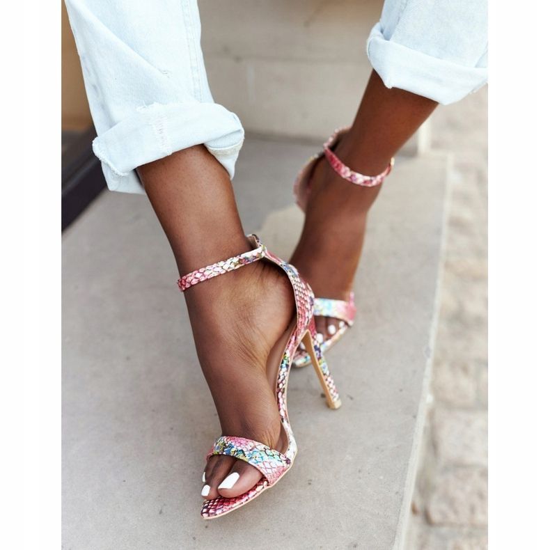 Sandalias de tacón alto con estampado de serpiente Lu Boo Pink rosado multicolor 1